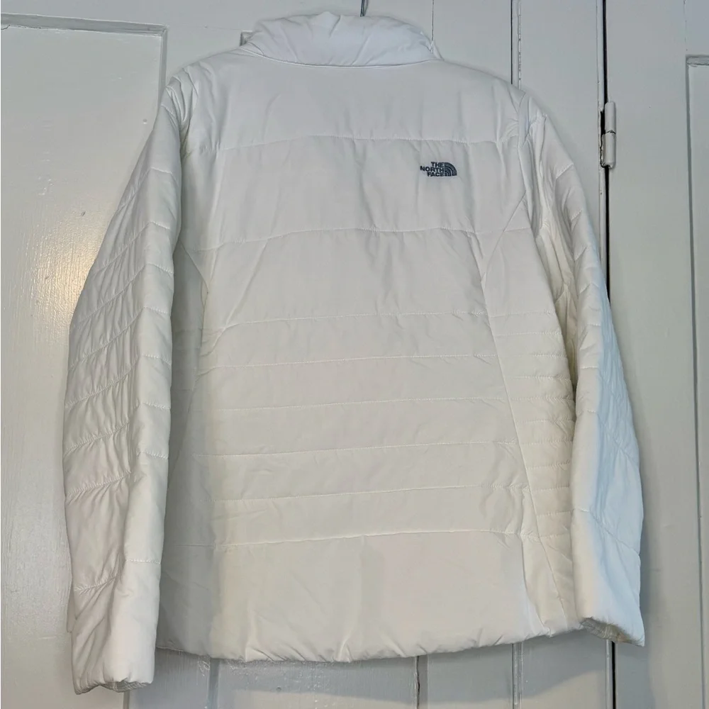 The North Face Women's Snowy White Puffer Jacket - Picture 6 of 8